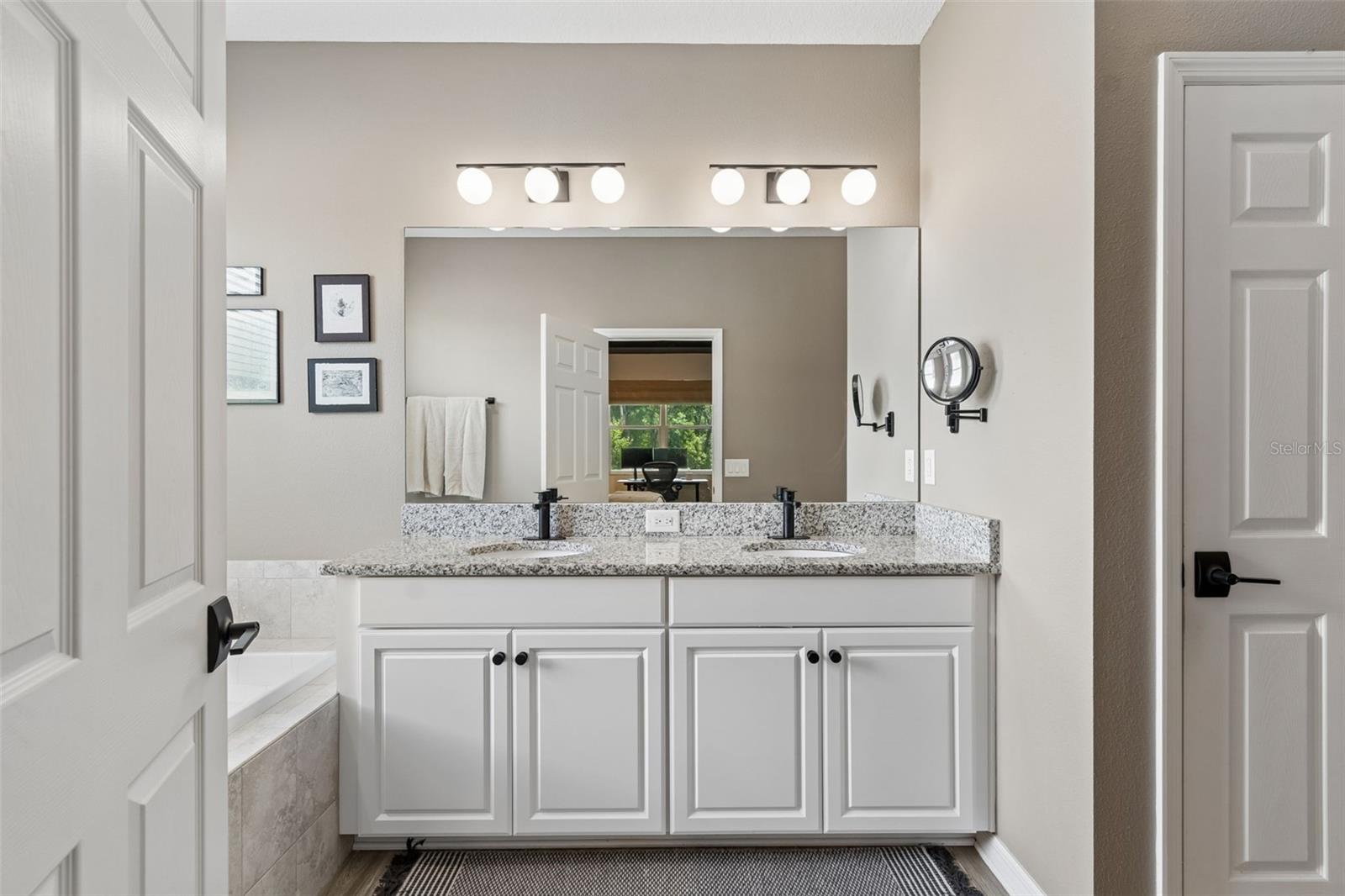 Listing photo id 54 for 18078 Romanesque Court