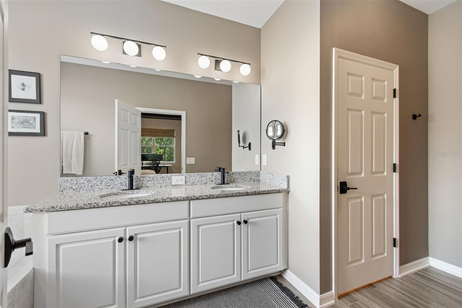 Listing photo id 55 for 18078 Romanesque Court