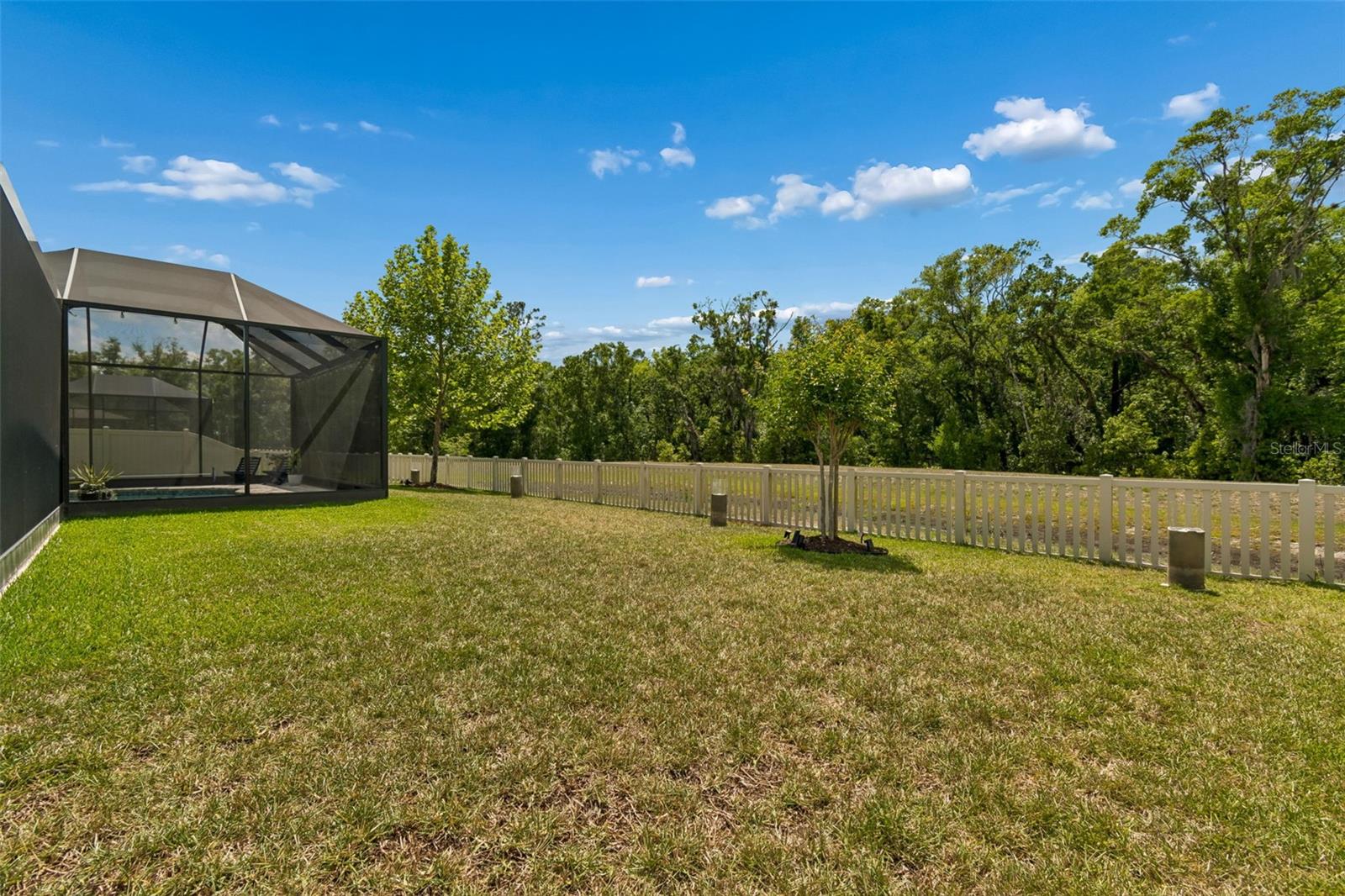 Listing photo id 77 for 18078 Romanesque Court