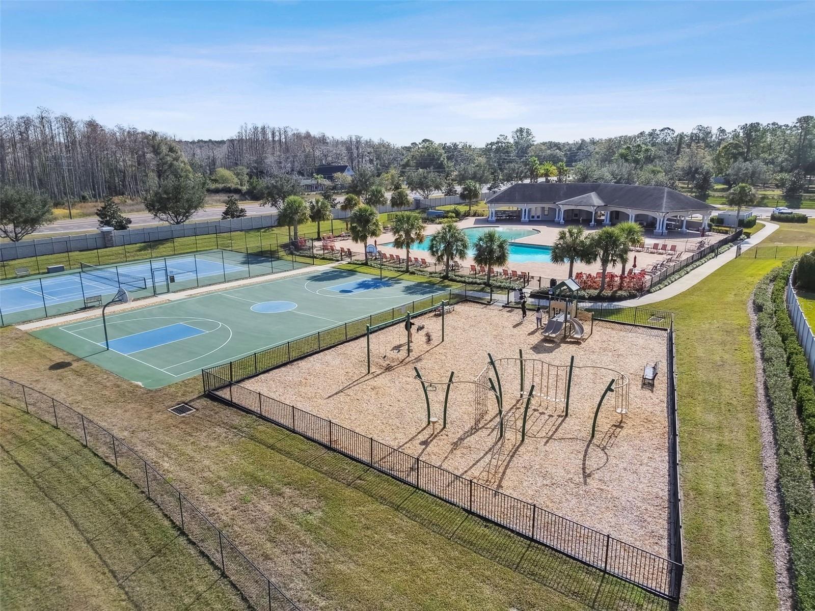 Listing photo id 94 for 18078 Romanesque Court