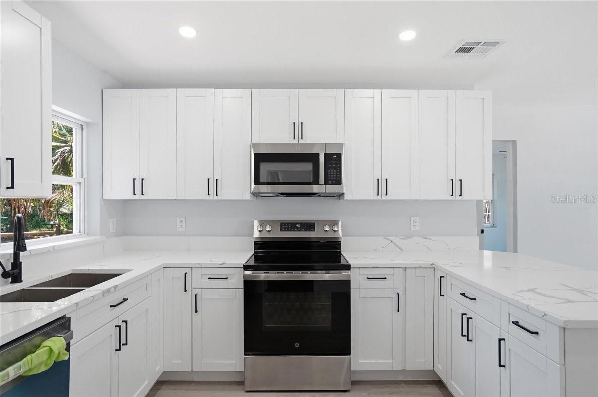 Image 11 of 25 For 761 29th Avenue S