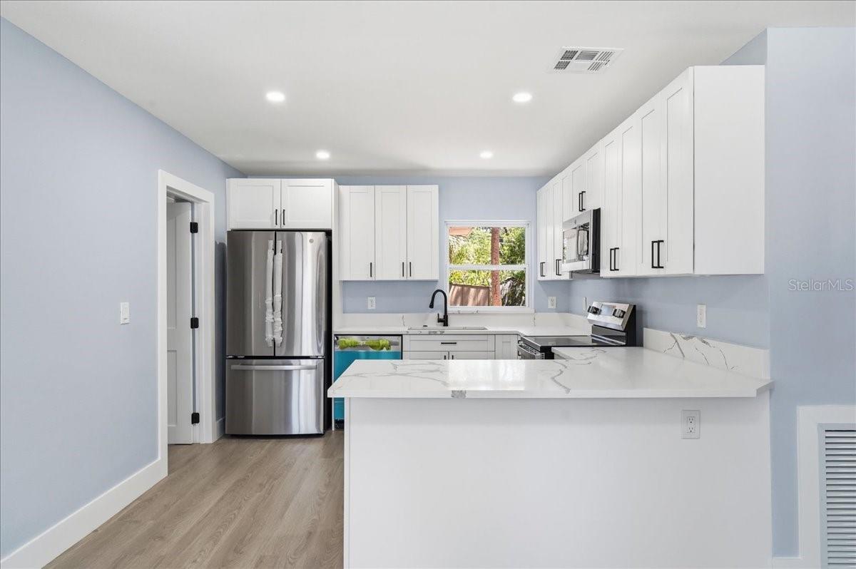 Image 5 of 25 For 761 29th Avenue S