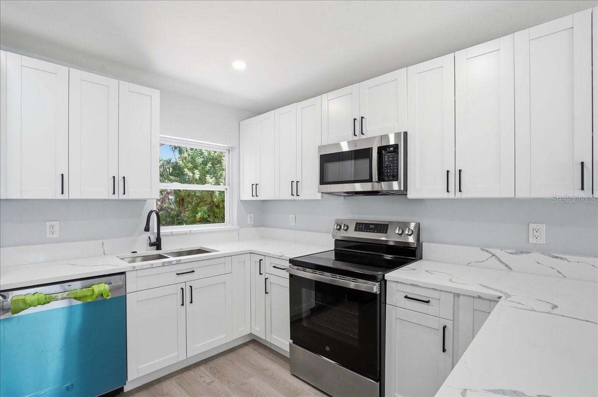 Image 9 of 25 For 761 29th Avenue S