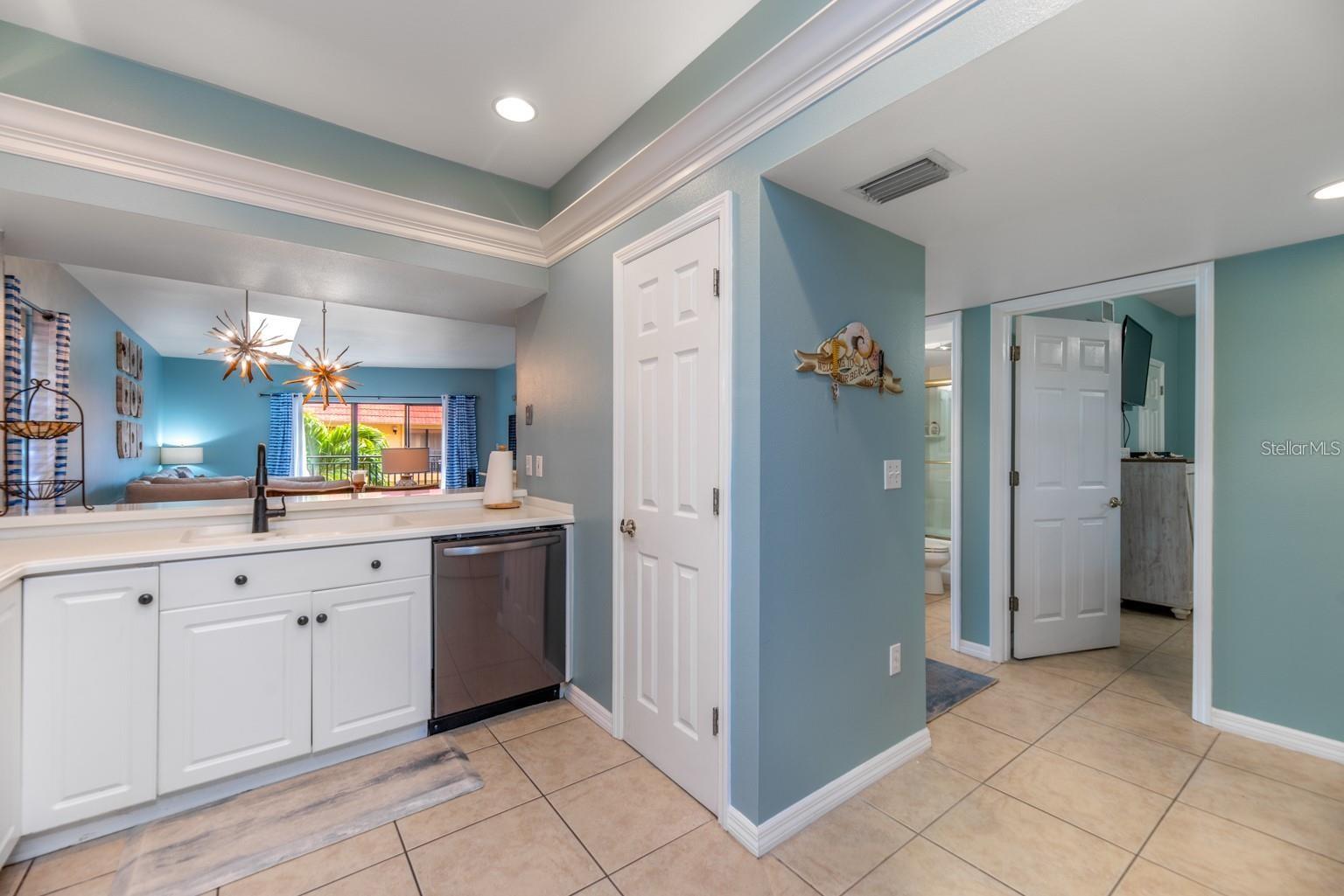 Image 14 of 41 For 6006 Gulf Drive 207