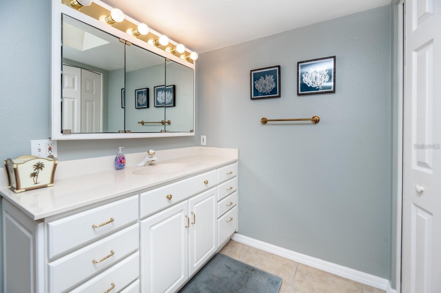 Image 21 of 41 For 6006 Gulf Drive 207