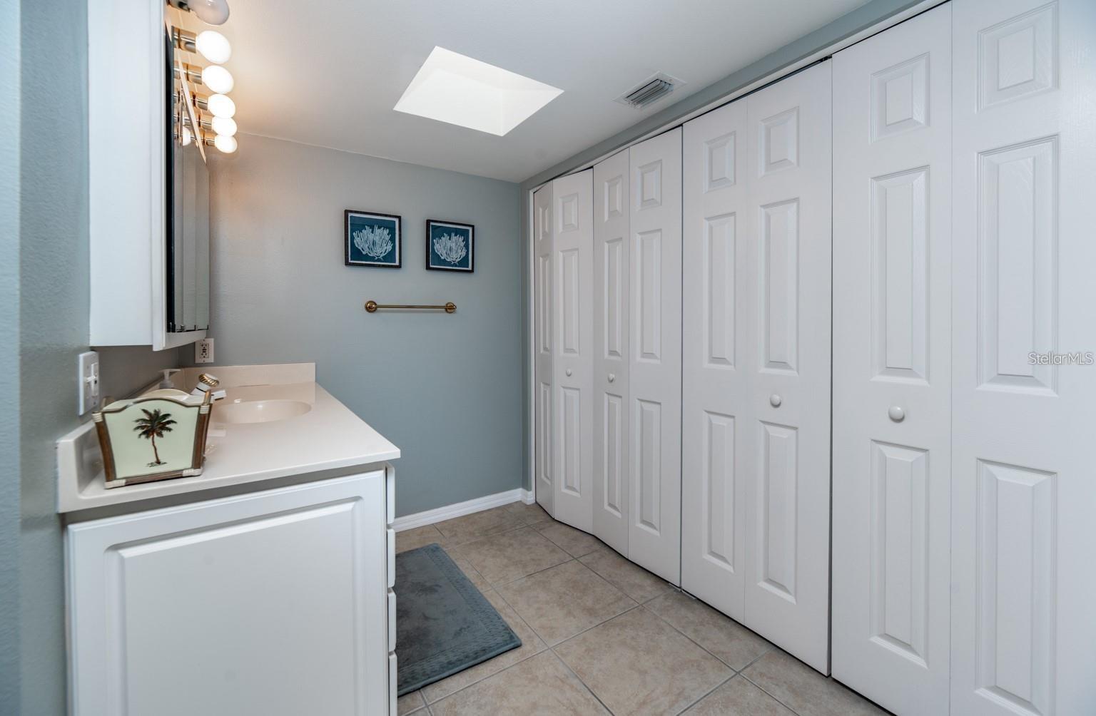Image 22 of 41 For 6006 Gulf Drive 207