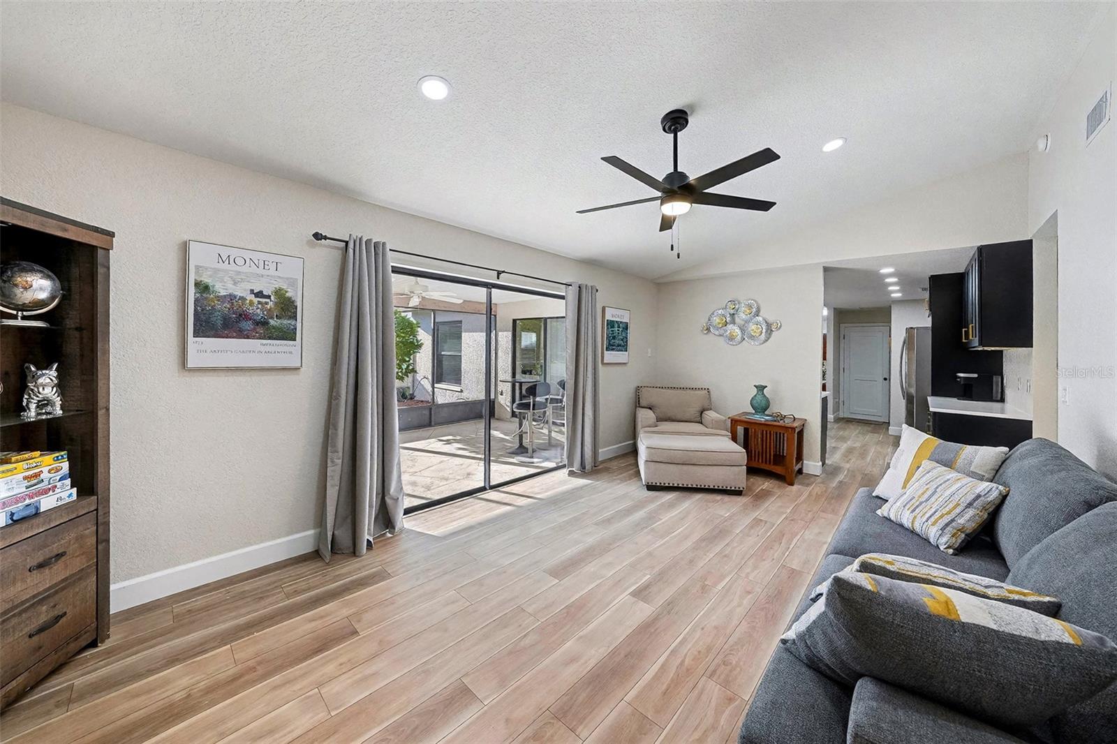 Image 14 of 29 For 11325 Glenmont Drive