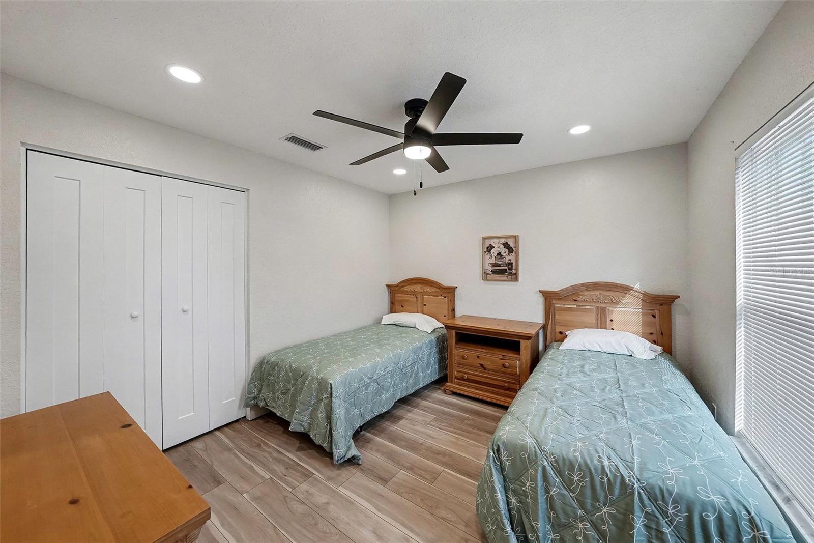 Image 16 of 29 For 11325 Glenmont Drive
