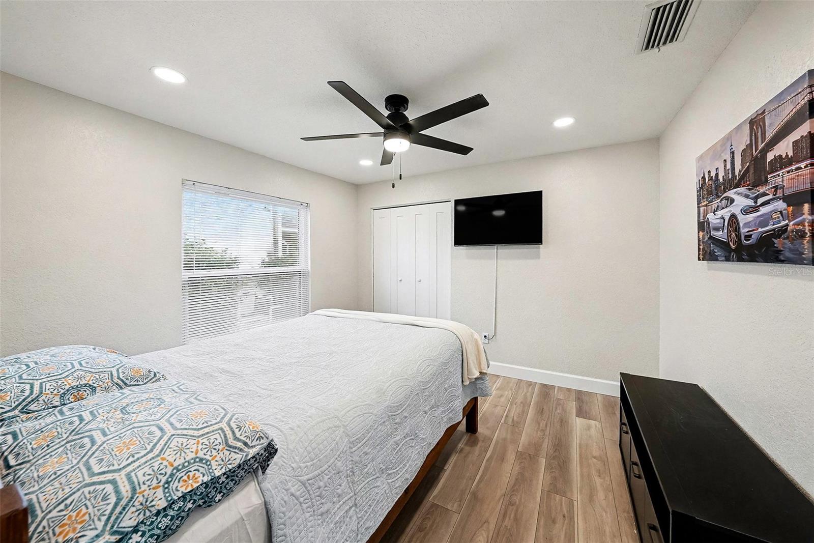 Image 17 of 29 For 11325 Glenmont Drive