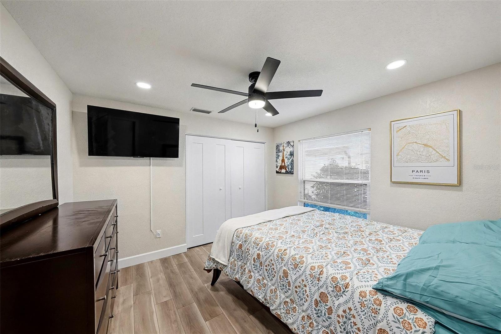 Image 20 of 29 For 11325 Glenmont Drive
