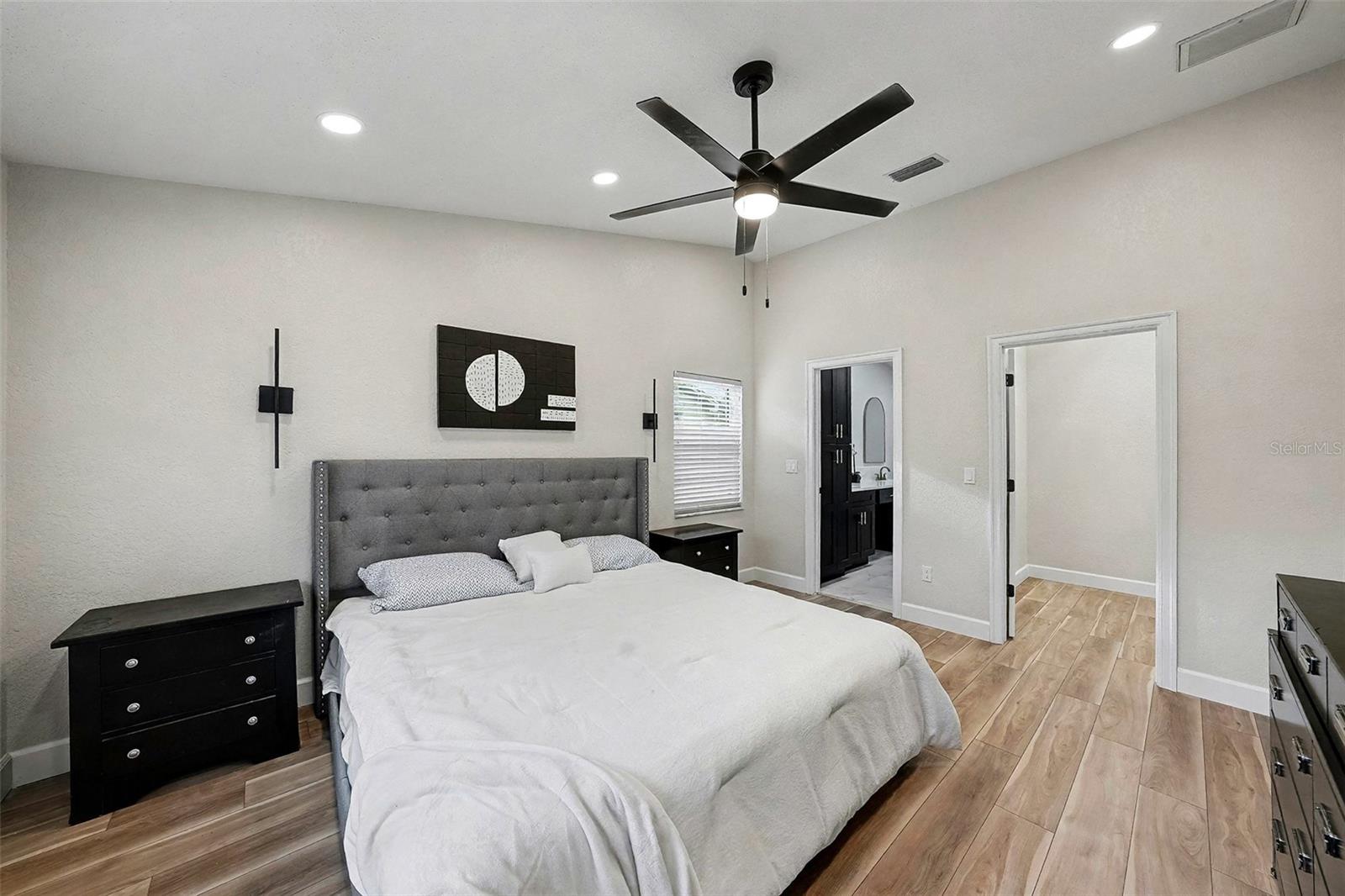 Image 21 of 29 For 11325 Glenmont Drive