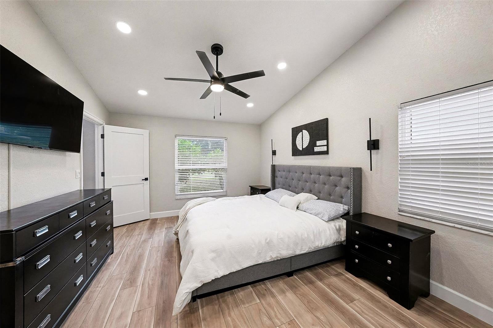 Image 22 of 29 For 11325 Glenmont Drive