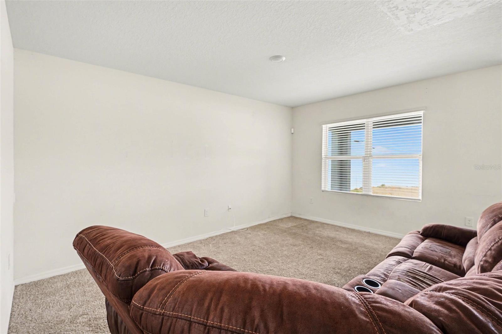 Image 4 of 31 For 693 Squires Grove Drive