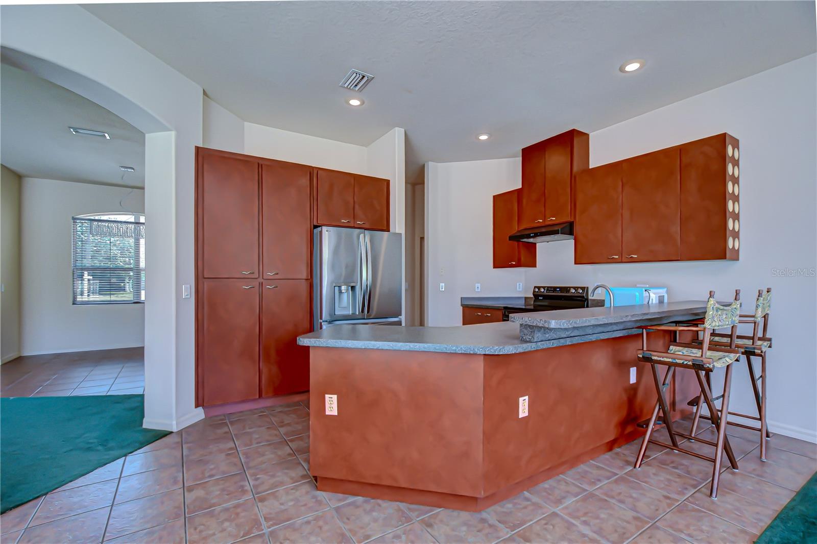 Listing photo id 11 for 4505 Bloomsbury Court