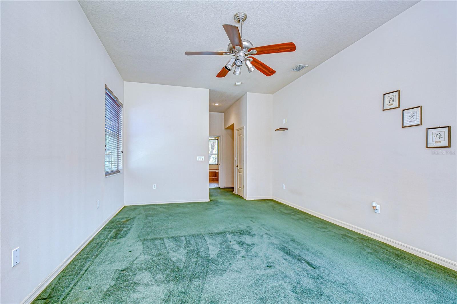 Listing photo id 16 for 4505 Bloomsbury Court