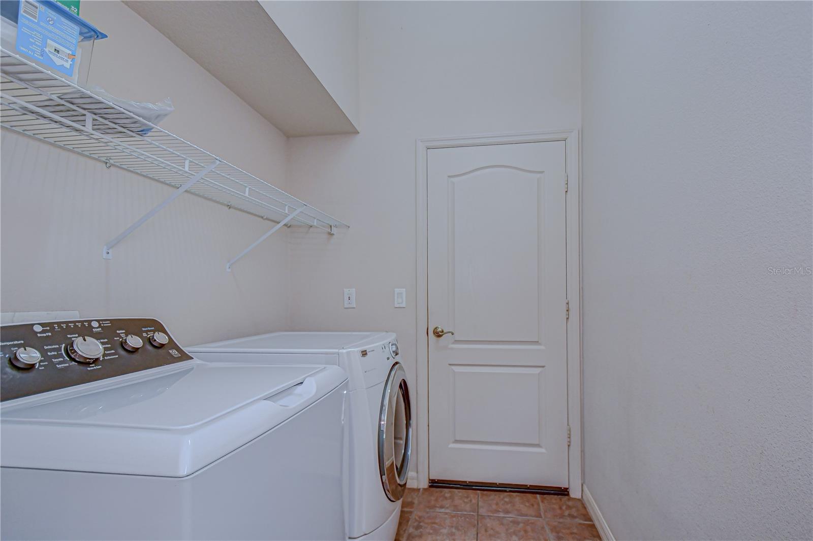 Listing photo id 23 for 4505 Bloomsbury Court