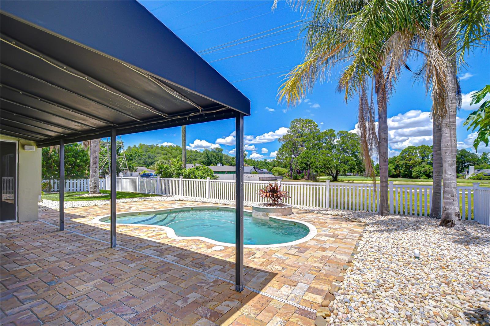 Listing photo id 26 for 4505 Bloomsbury Court