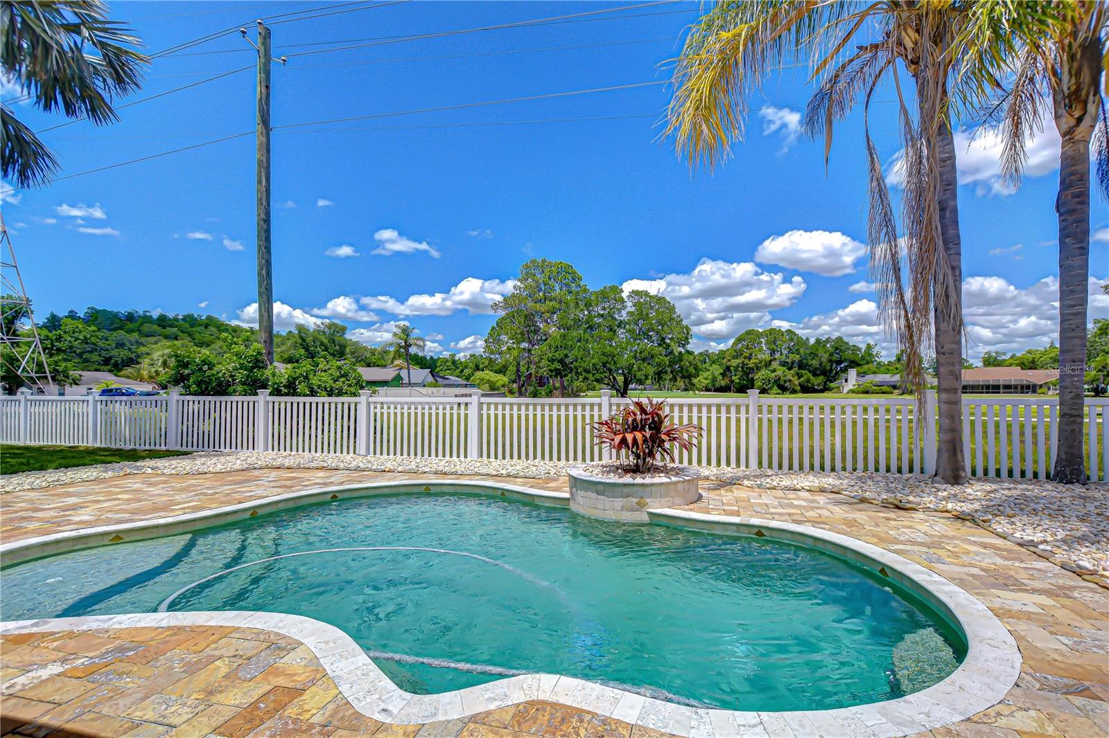 Listing photo id 28 for 4505 Bloomsbury Court
