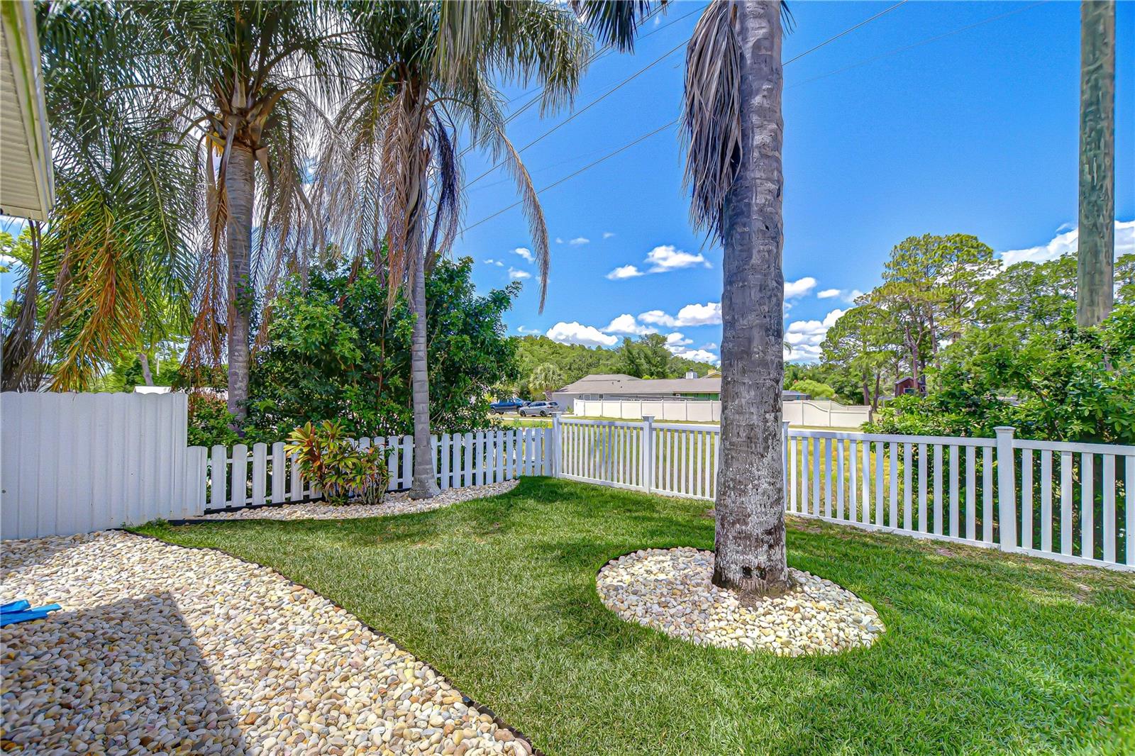 Listing photo id 31 for 4505 Bloomsbury Court