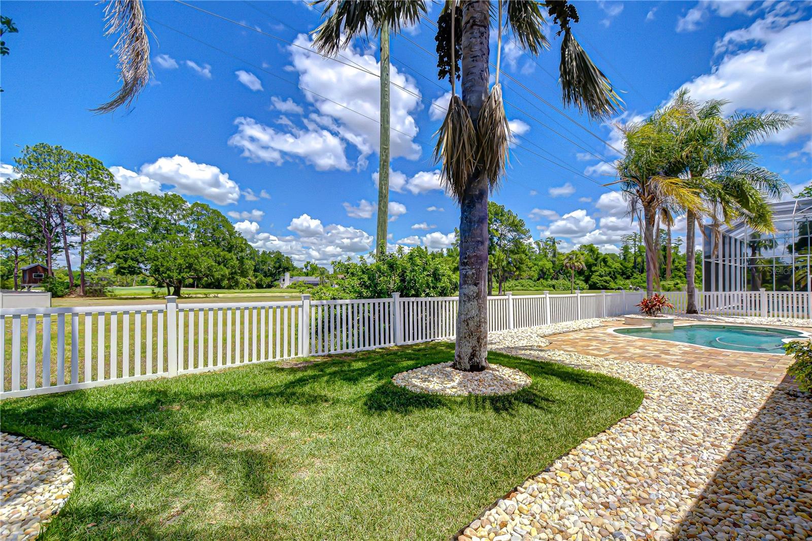 Listing photo id 32 for 4505 Bloomsbury Court