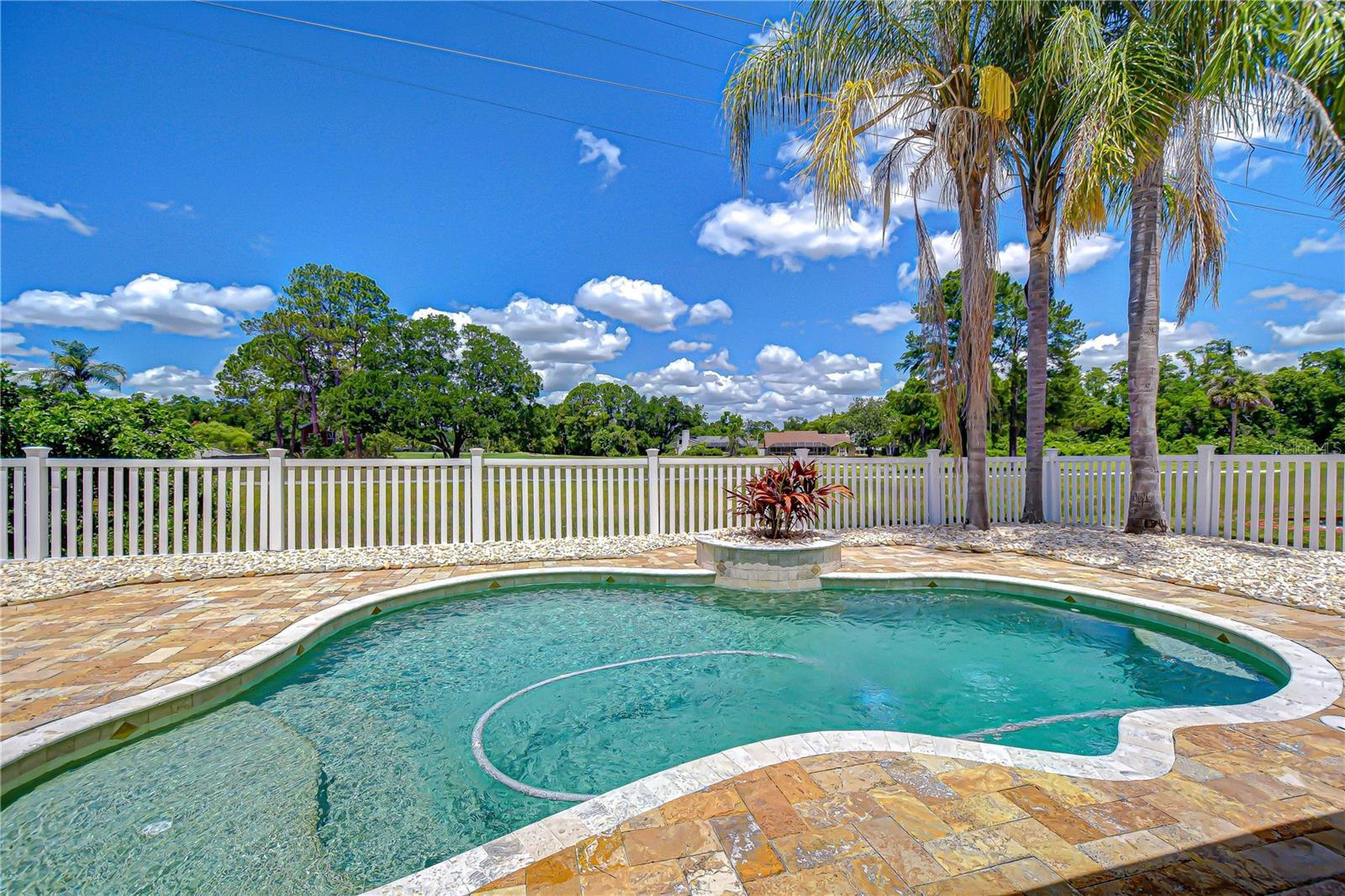 Listing photo id 3 for 4505 Bloomsbury Court