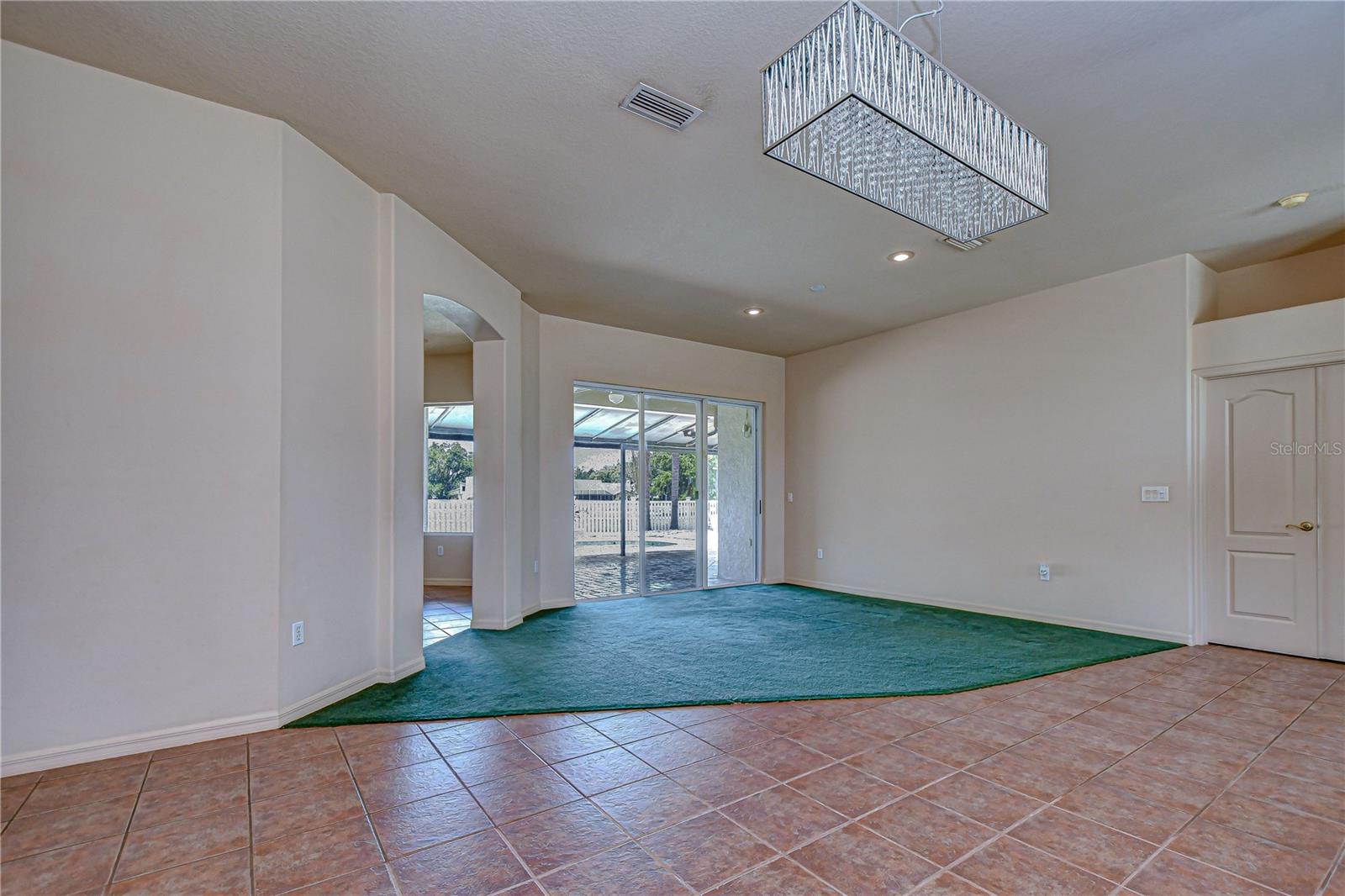 Listing photo id 7 for 4505 Bloomsbury Court