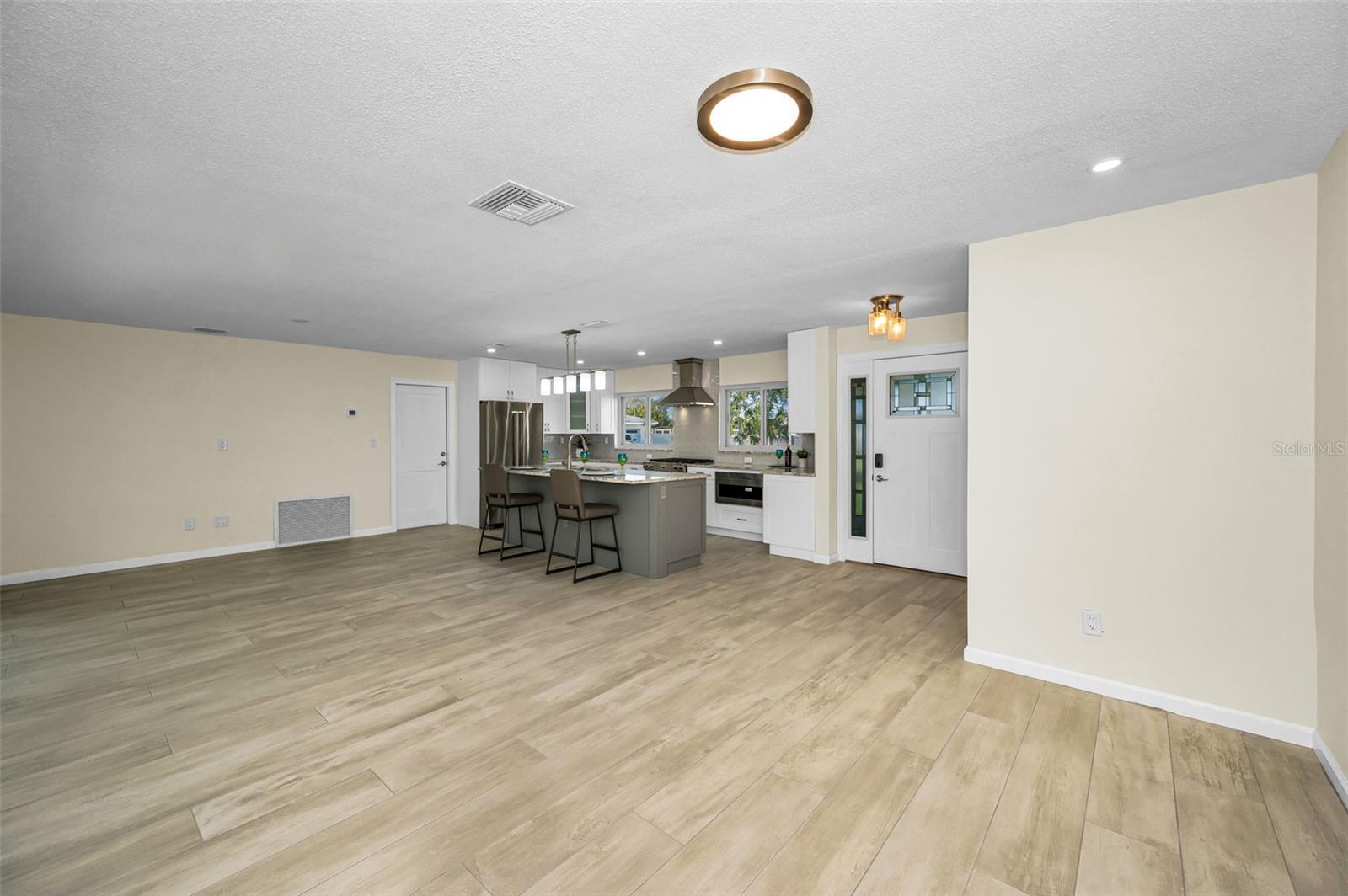 Image 10 of 55 For 94 Nicholas Drive