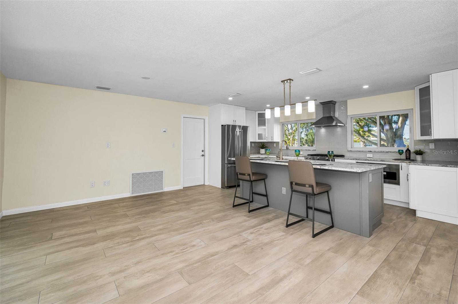 Image 11 of 55 For 94 Nicholas Drive