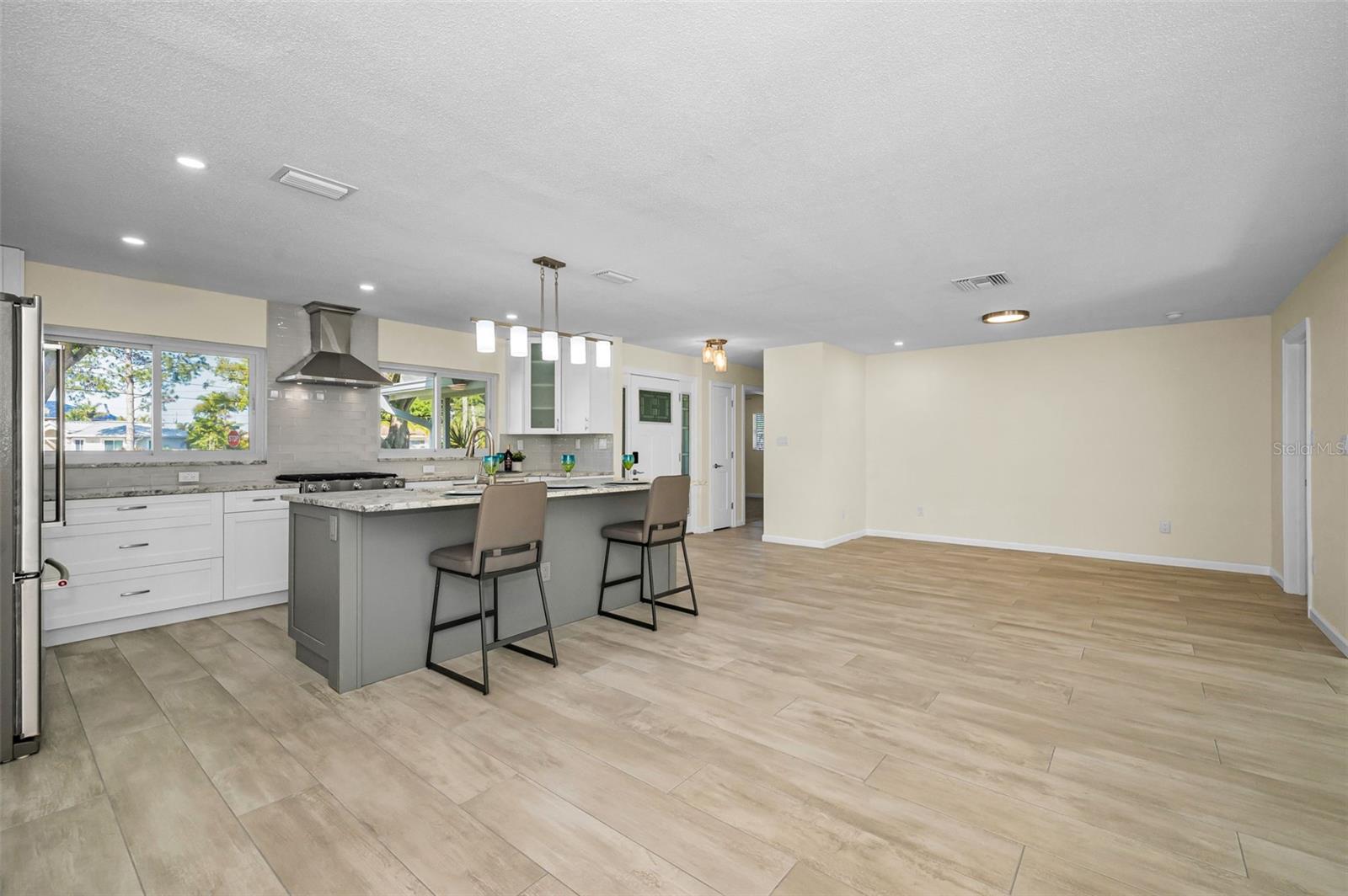 Image 12 of 55 For 94 Nicholas Drive