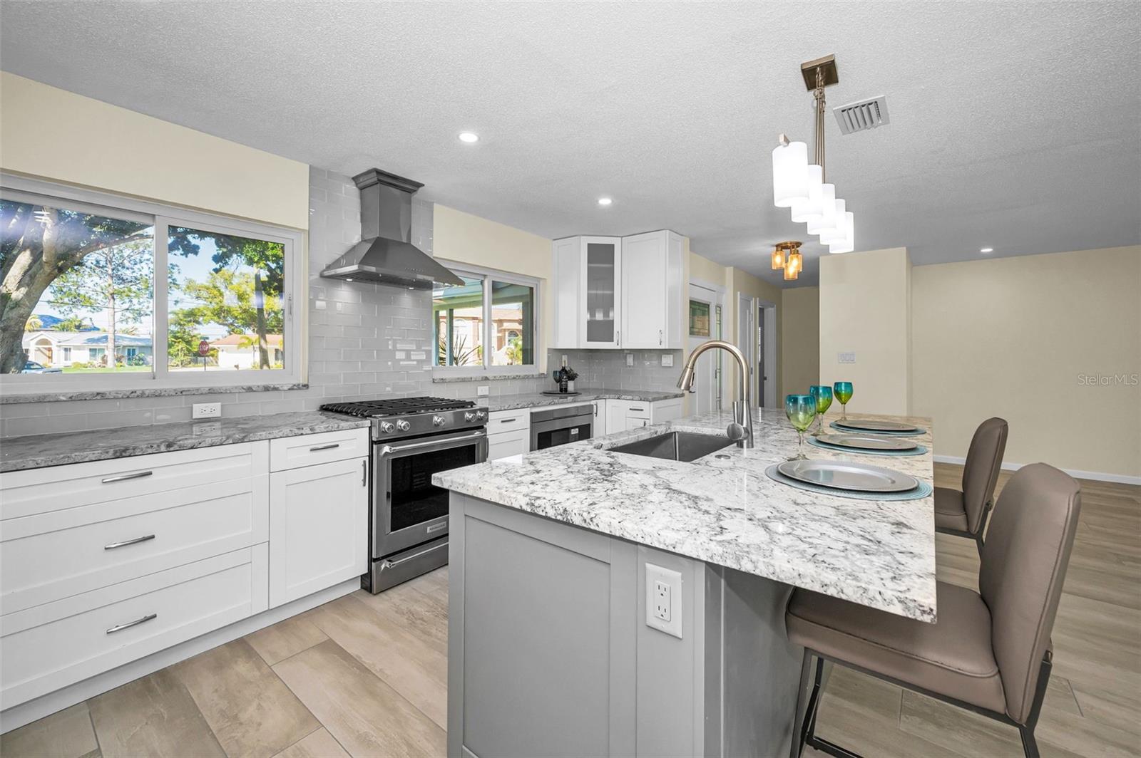 Image 14 of 55 For 94 Nicholas Drive