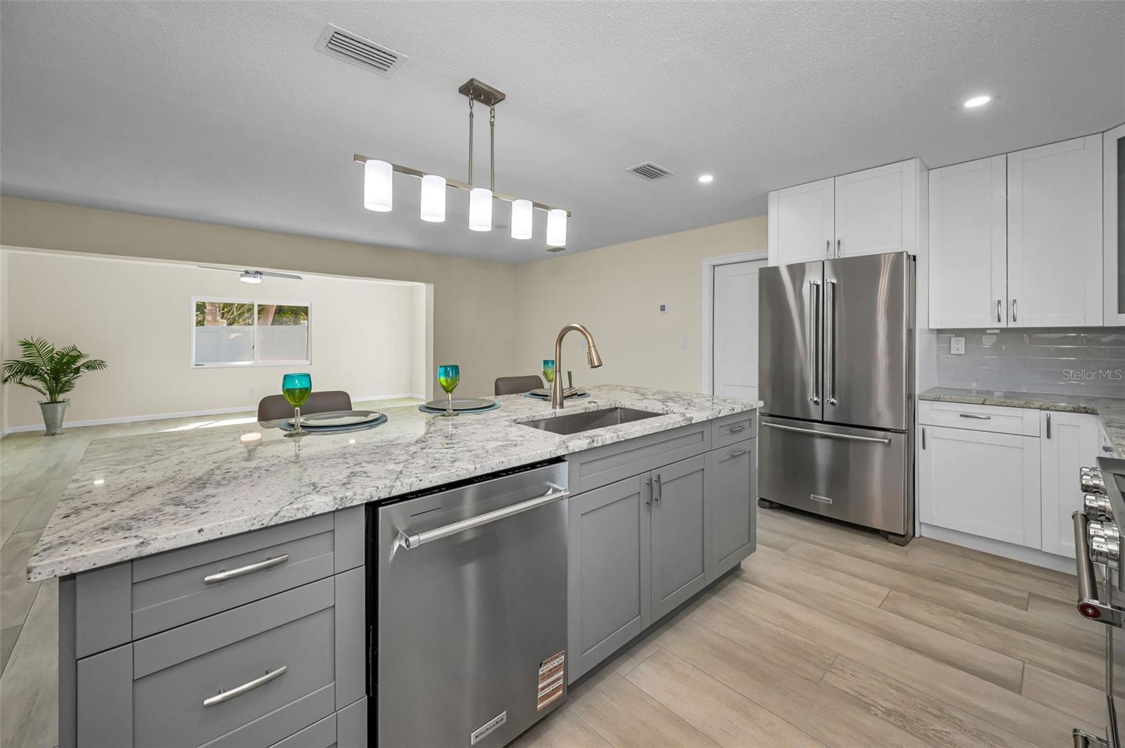 Image 17 of 55 For 94 Nicholas Drive