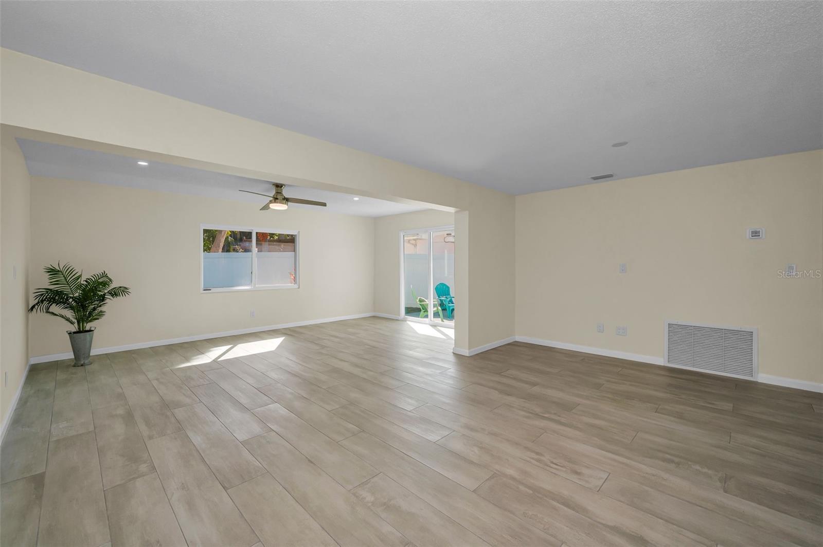 Image 7 of 55 For 94 Nicholas Drive