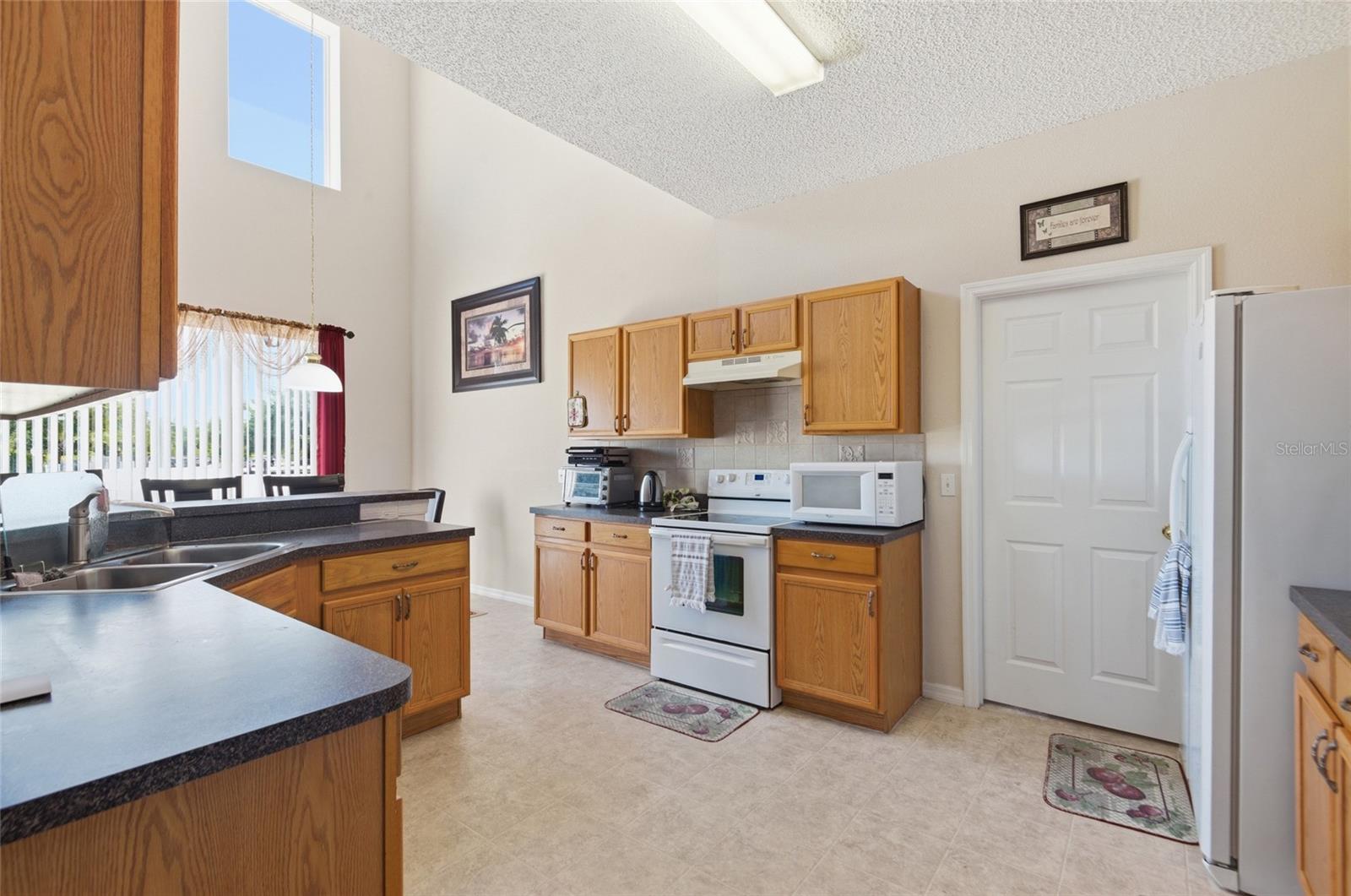 Image 11 of 29 For 27 Inconnu Drive