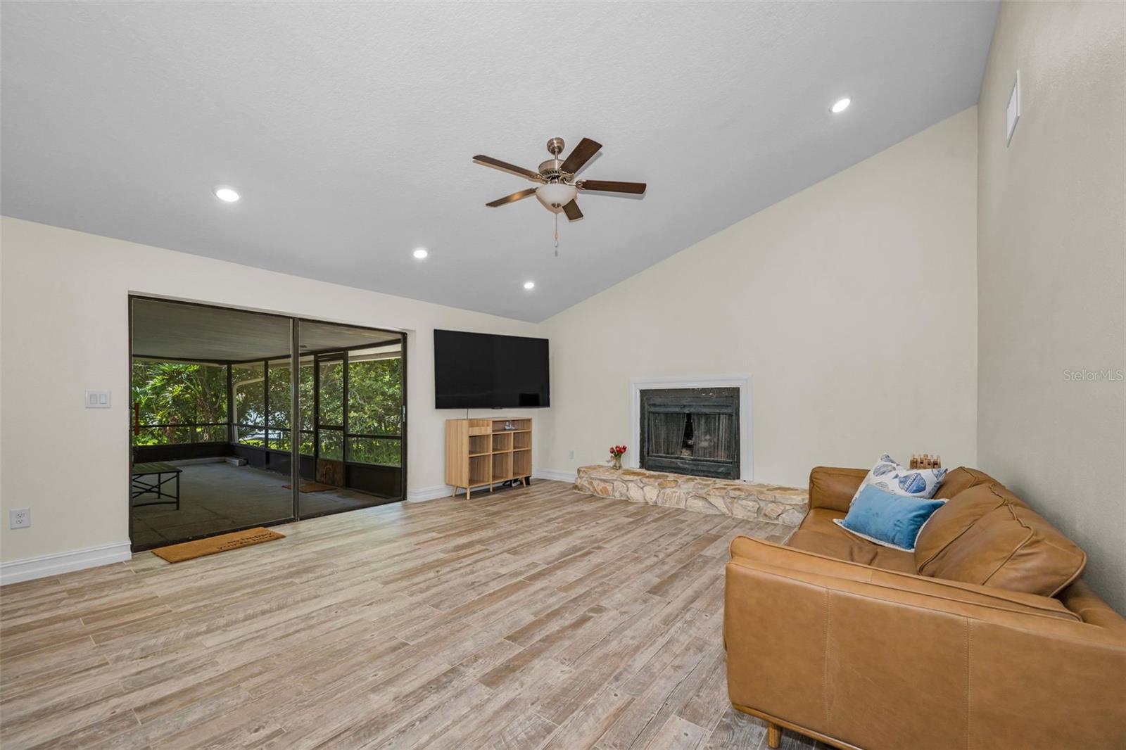 Image 20 of 61 For 21823 Shamu Drive