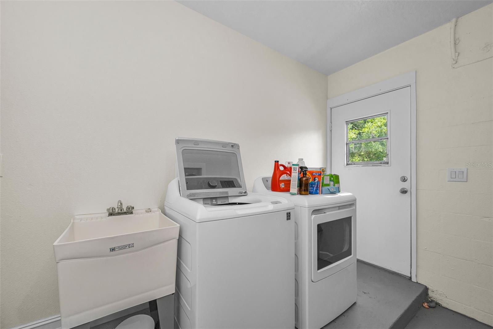 Image 33 of 61 For 21823 Shamu Drive