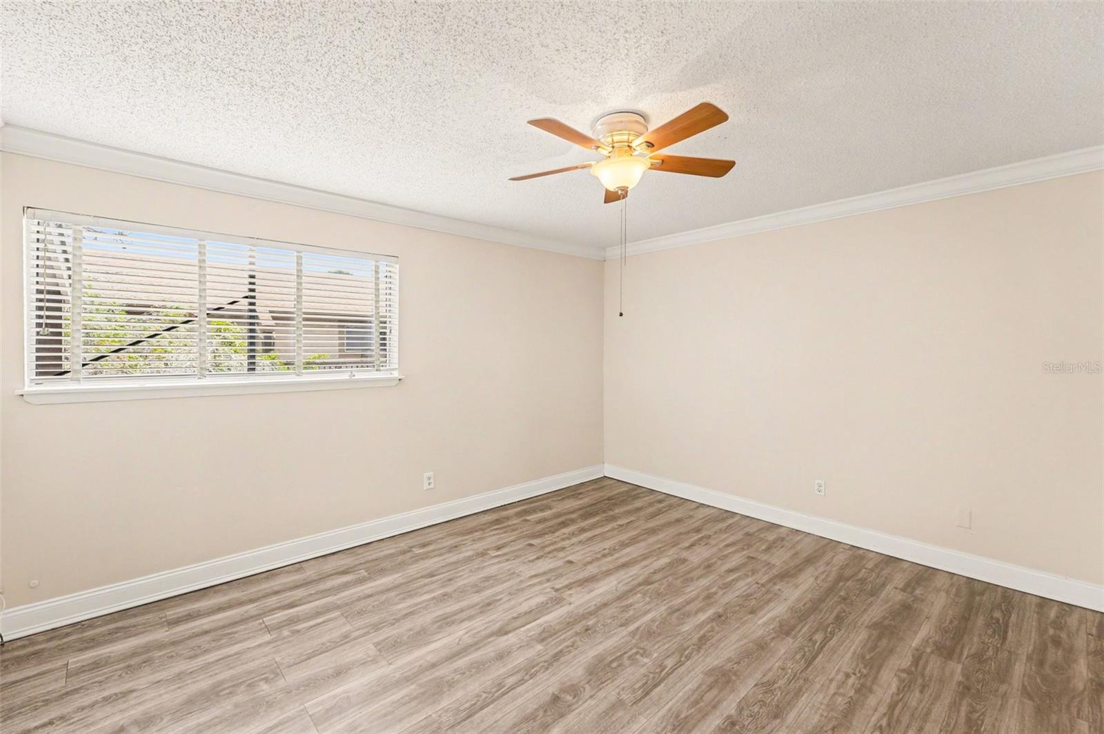 Image 12 of 24 For 6334 Newtown Circle 34b3