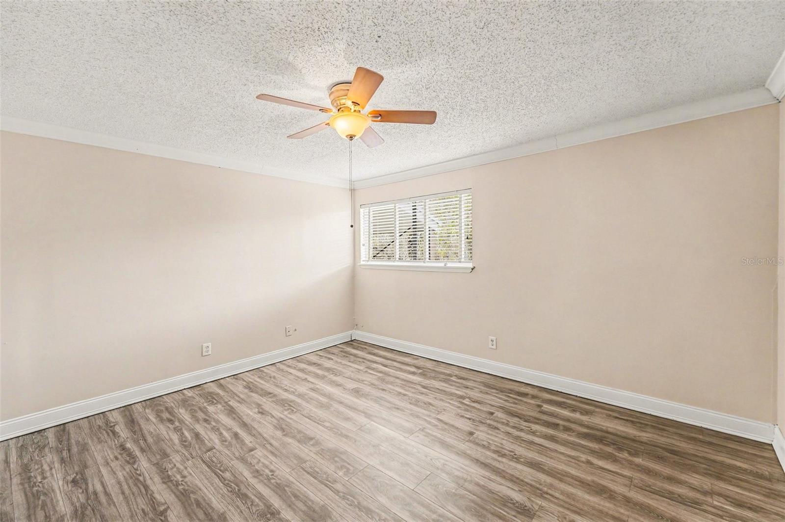 Image 13 of 24 For 6334 Newtown Circle 34b3