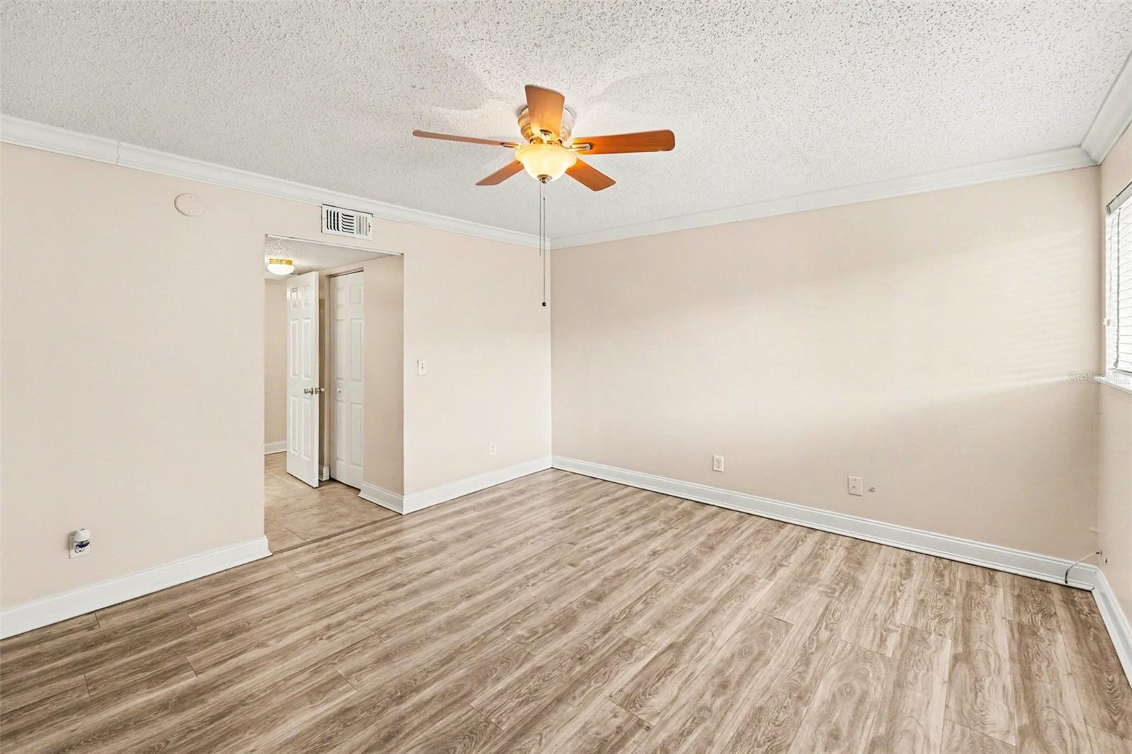 Image 14 of 24 For 6334 Newtown Circle 34b3