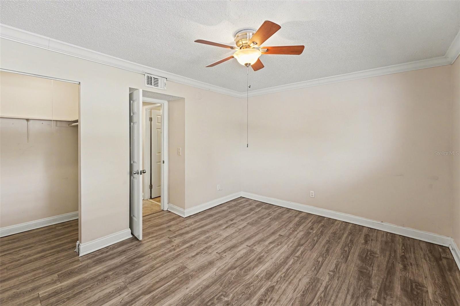 Image 16 of 24 For 6334 Newtown Circle 34b3