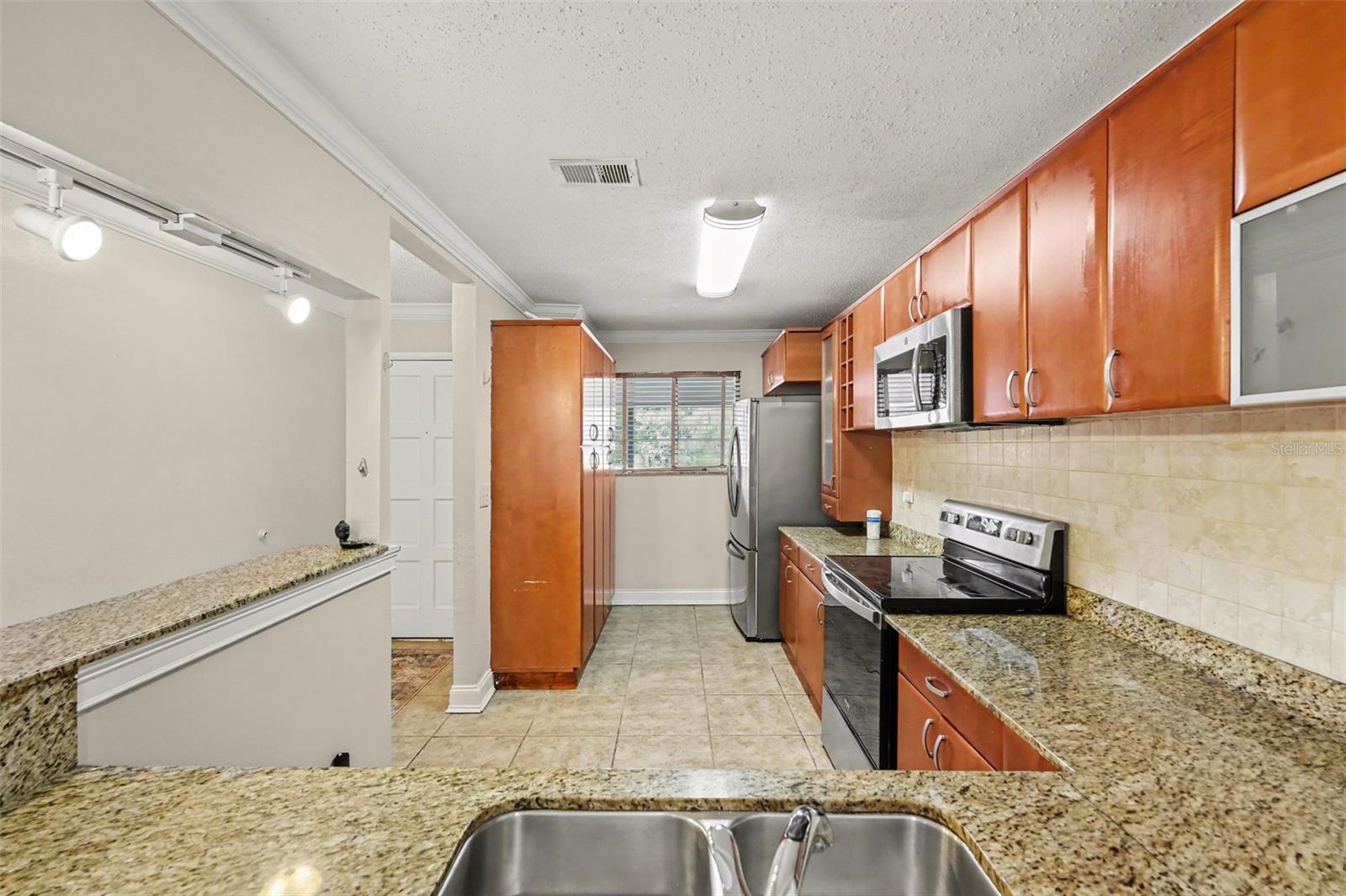 Image 5 of 24 For 6334 Newtown Circle 34b3