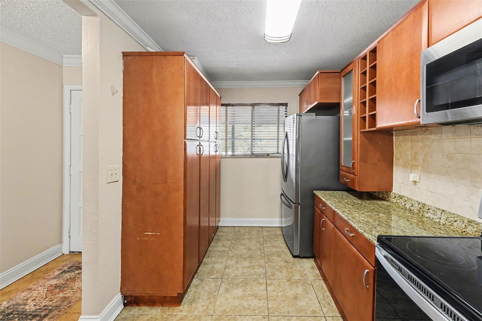 Image 7 of 24 For 6334 Newtown Circle 34b3
