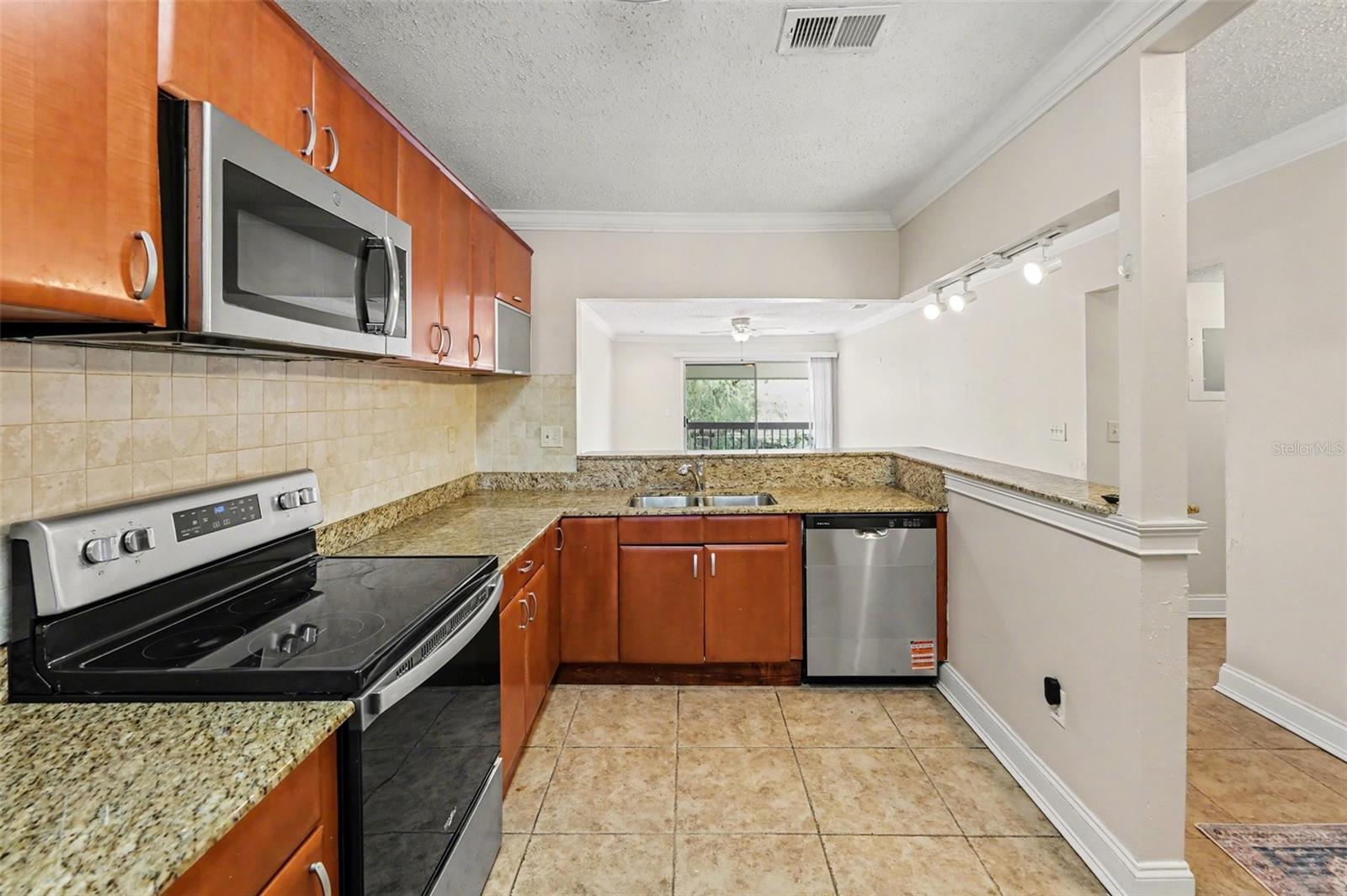 Image 8 of 24 For 6334 Newtown Circle 34b3