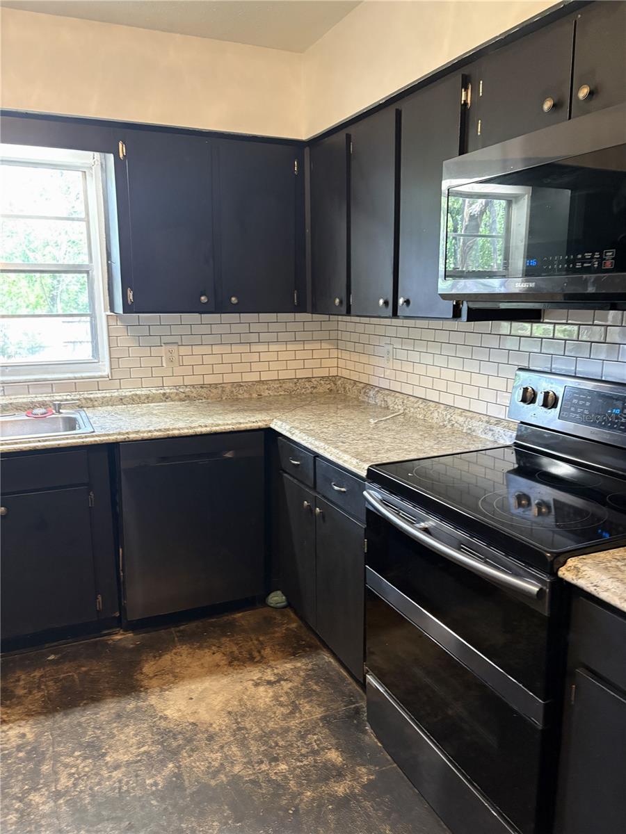 Image 4 of 21 For 1214 Mitchell Street
