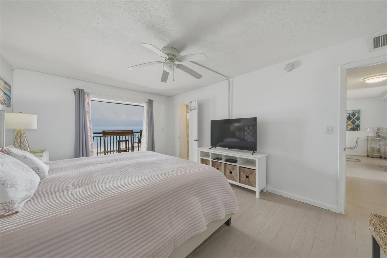 Image 22 of 58 For 1270 Gulf Boulevard 1202