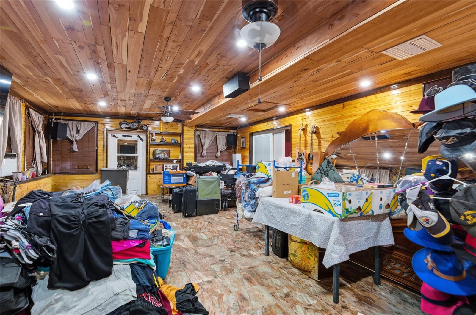 Image 15 of 28 For 7427 Eastview Place