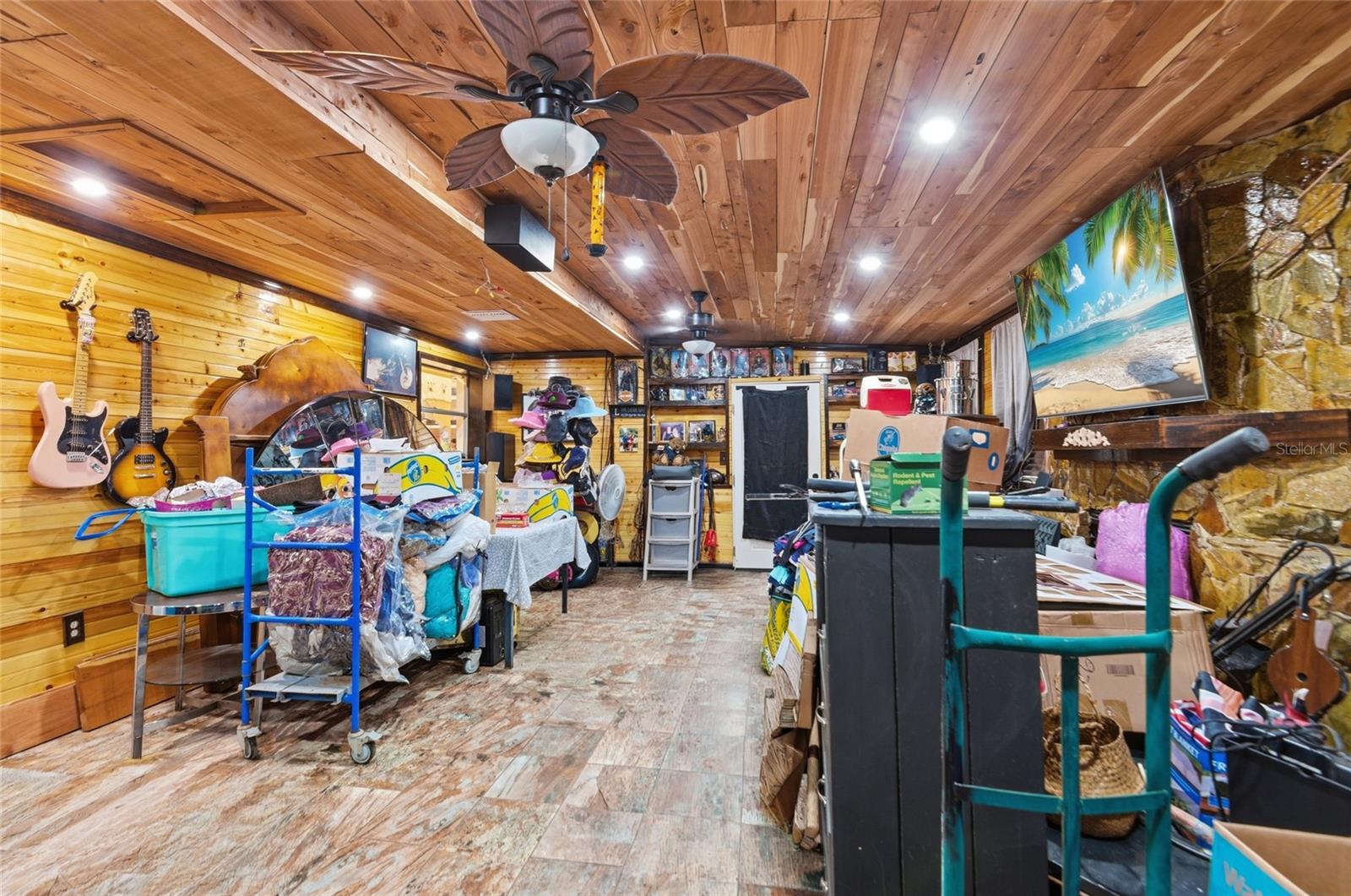 Image 16 of 28 For 7427 Eastview Place