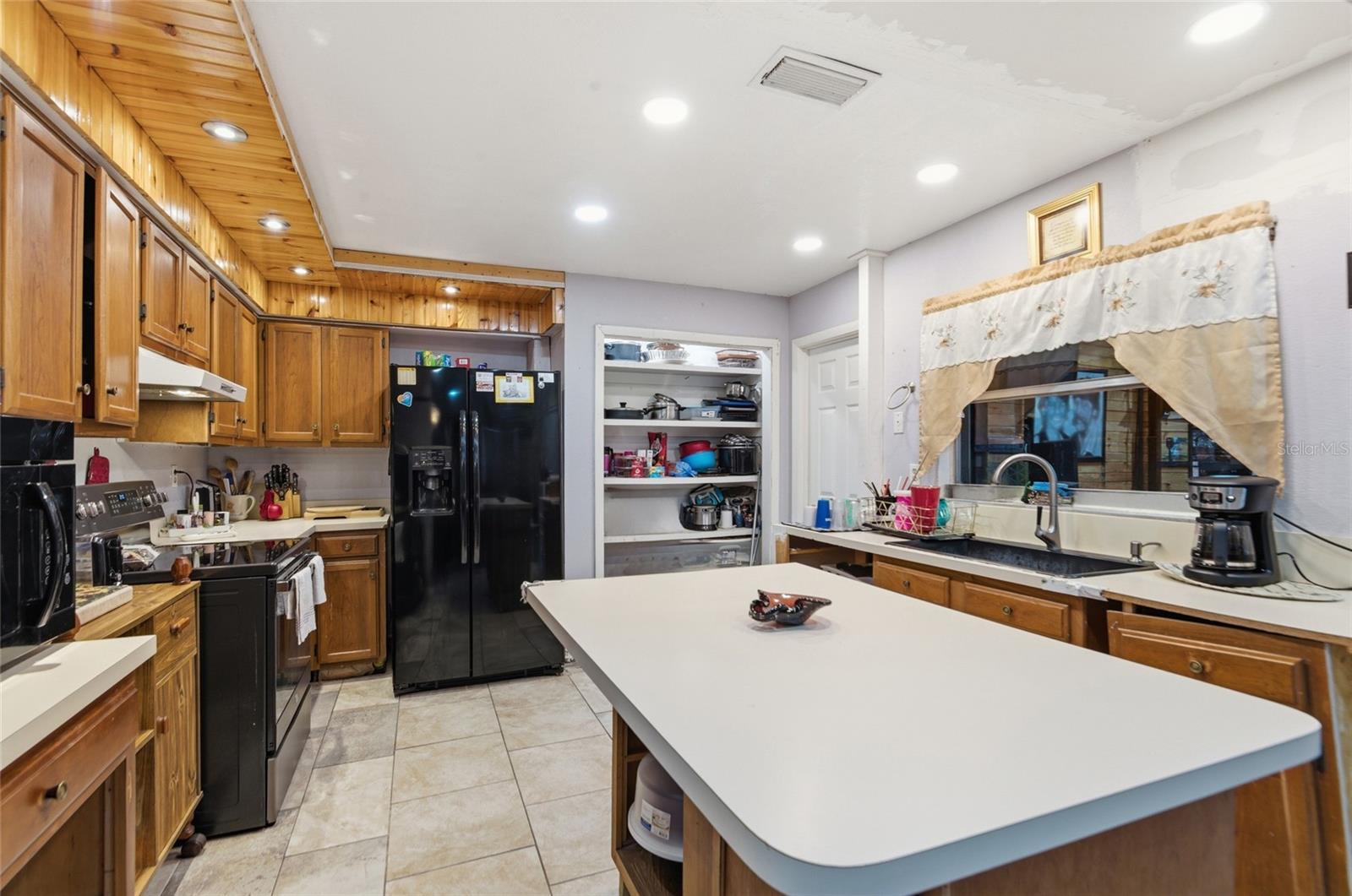 Image 4 of 28 For 7427 Eastview Place