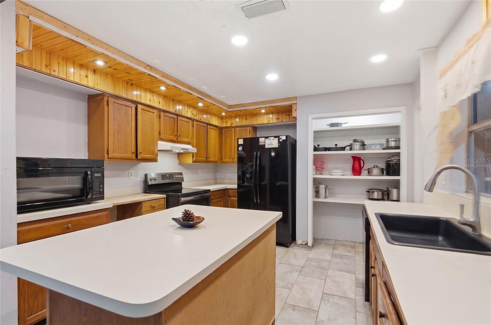 Image 5 of 28 For 7427 Eastview Place