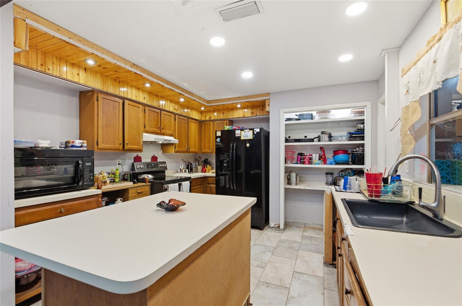 Image 6 of 28 For 7427 Eastview Place