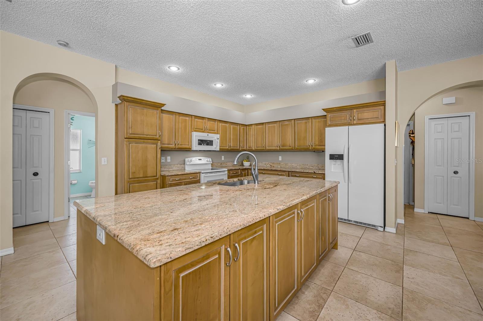 Listing photo id 10 for 2272 Warwick Drive